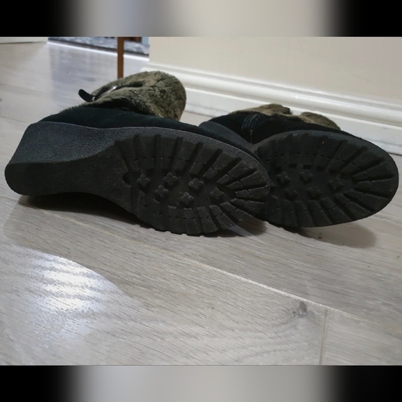 New UGG wedge heel boots - Picture 5 of 5